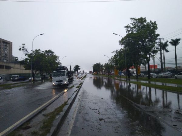 Trecho da BR 101, na altura do km 266, na Serra, está alagado por causa das chuvas desta terça-feira (24) por Ricardo Medeiros
