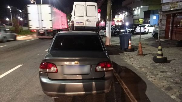 Carro utilizado pelos criminosos