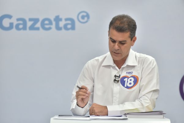 Candidato Fabio Duarte (Rede) durante o debate de A Gazeta para o segundo turno da Prefeitura da Serra por Fernando Madeira