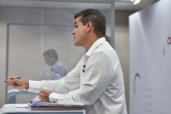 Candidato Fabio Duarte (Rede) durante o debate de A Gazeta para o segundo turno da Prefeitura da Serra por Fernando Madeira