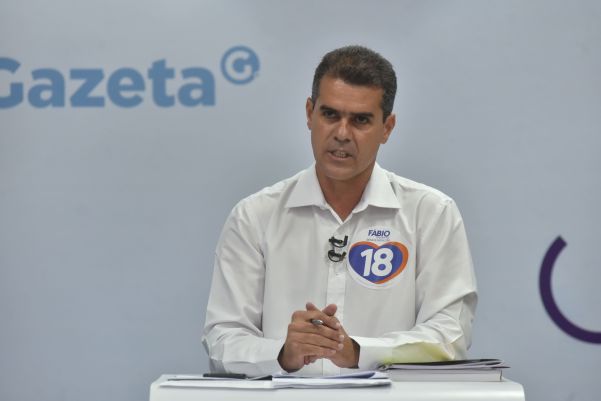 Candidato Fabio Duarte (Rede) durante o debate de A Gazeta para o segundo turno da Prefeitura da Serra por Fernando Madeira