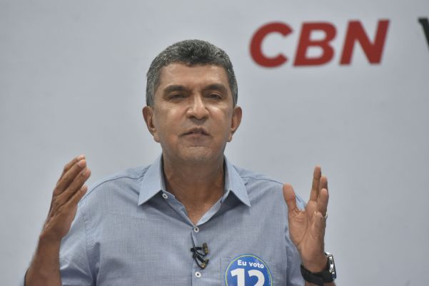 Sergio Vidigal (PDT) durante o debate do segundo turno para Prefeitura da Serra por Fernando Madeira