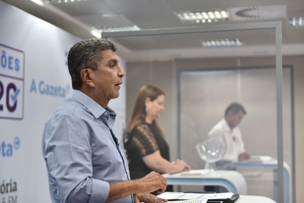 Sergio Vidigal (PDT) durante o debate do segundo turno para Prefeitura da Serra por Fernando Madeira