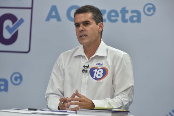 Candidato Fabio Duarte (Rede) durante o debate de A Gazeta para o segundo turno da Prefeitura da Serra por Fernando Madeira