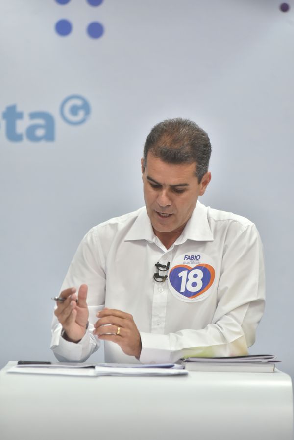 Candidato Fabio Duarte (Rede) durante o debate de A Gazeta para o segundo turno da Prefeitura da Serra por Fernando Madeira