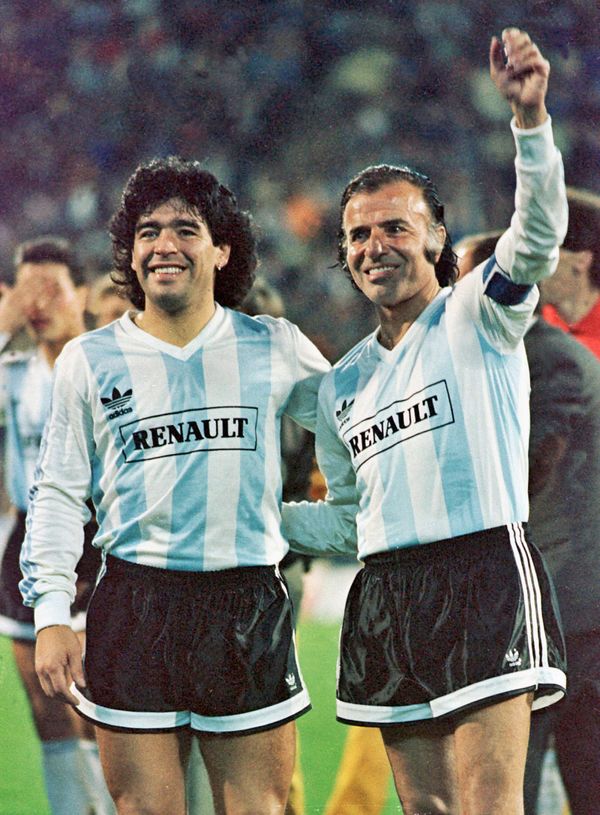 Maradona atuando pela seleção argentina por STRINGER/ARGENTINA/Arquivo A Gazeta