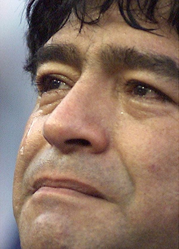 Maradona chorando por ENRIQUE MARCARIAN