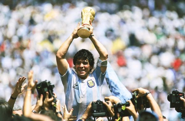 Maradona conduziu a Argentina ao título da Copa do Mundo de 1986