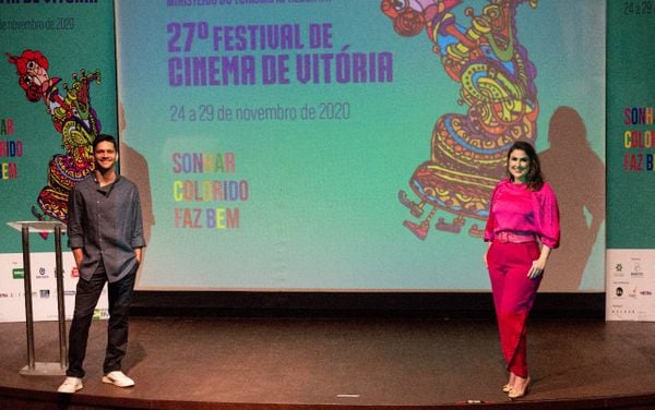 O ator Armando Babaioff e a jornalista Renata Rasseli: apresentadores da abertura do 27º Festival de Cinema de Vitória