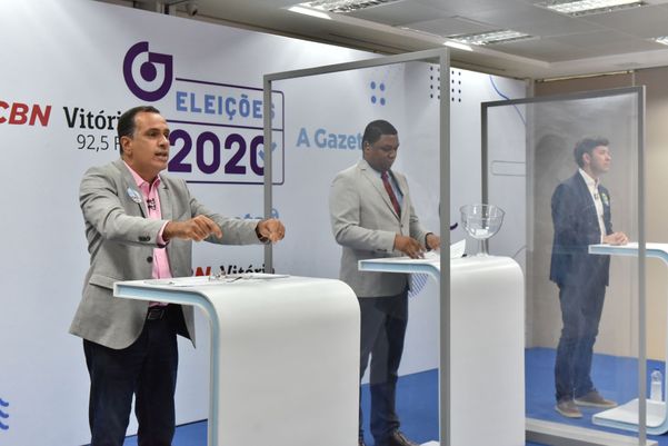 Max Filho durante debate promovido por A Gazeta para o segundo turno de Vila Velha por Fernando Madeira