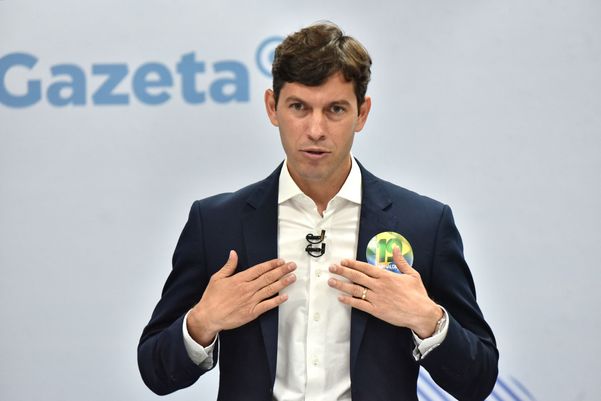 Arnaldinho Borgo (Podemos) durante debate do segundo turno promovido por A Gazeta por Fernando Madeira