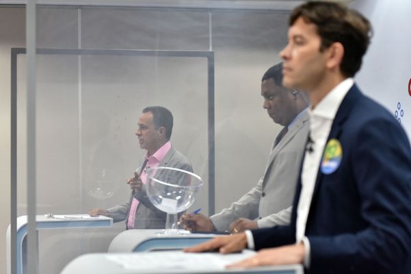 Arnaldinho Borgo (Podemos) durante debate do segundo turno promovido por A Gazeta por Fernando Madeira