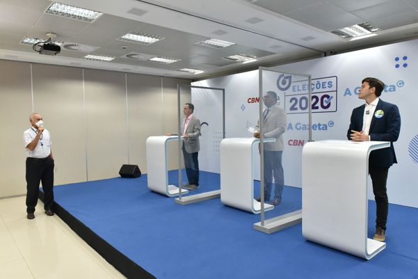 Arnaldinho Borgo (Podemos) durante debate do segundo turno promovido por A Gazeta por Fernando Madeira
