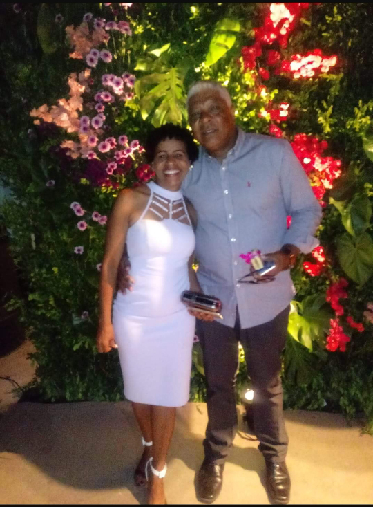 Eric e a esposa Rosângela juntos em casamento de amigos
