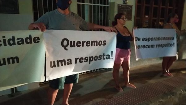 Moradores de Boa Esperança protestam em frente à prefeitura