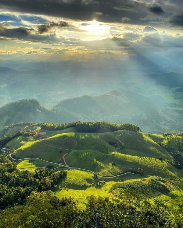 A Pedra da Penha fica na localidade de Alto São Vicente e tem uma visão espetacular da região por Divulgação