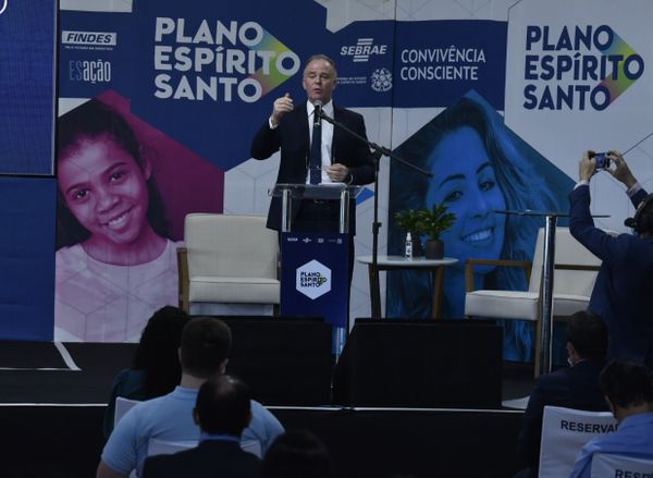 Renato Casagrande em lançamento do Plano Espírito Santo de R$ 32 bilhões