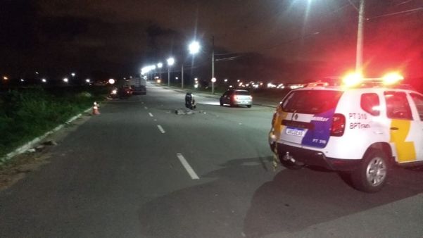 Um motociclista morreu após se chocar contra um caminhão na Rodovia Darly Santos, em Vila Velha