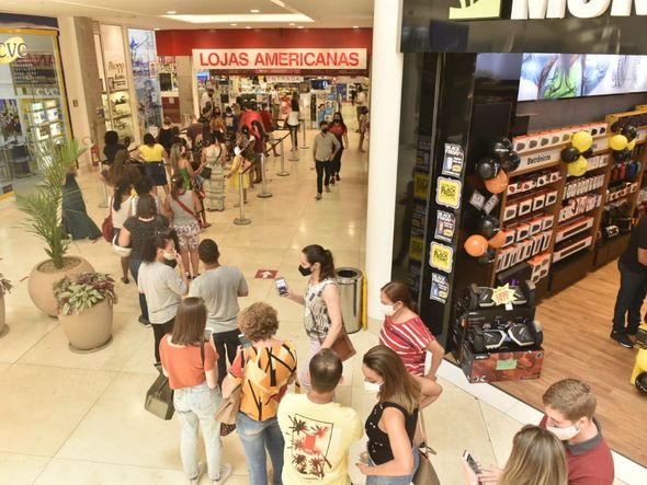 Black Friday: fila para entrar em loja em shopping no ES por Ricardo Medeiros