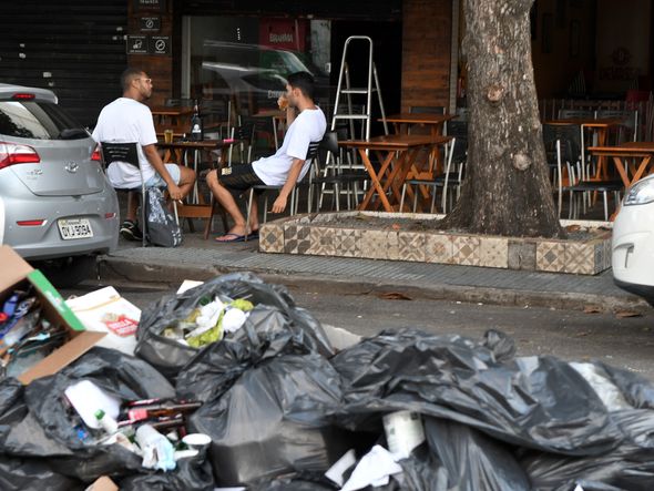 Lixo acumulado nas ruas de Jardim da Penha por Fernando Madeira