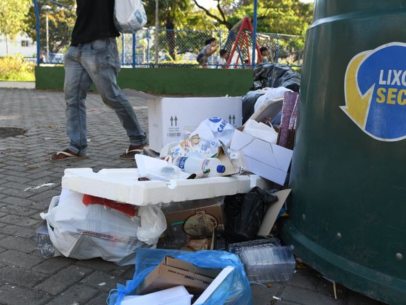Lixo acumulado nas ruas de Jardim da Penha por Fernando Madeira