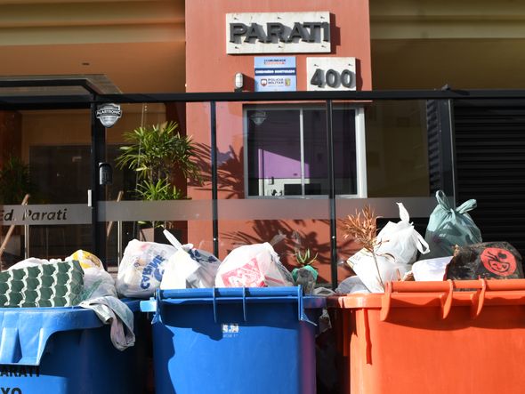 Lixo nas ruas de Jardim Camburi por Fernando Madeira