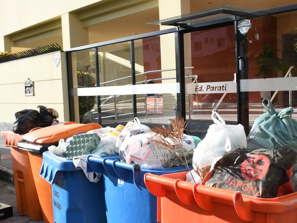Lixo nas ruas de Jardim Camburi por Fernando Madeira