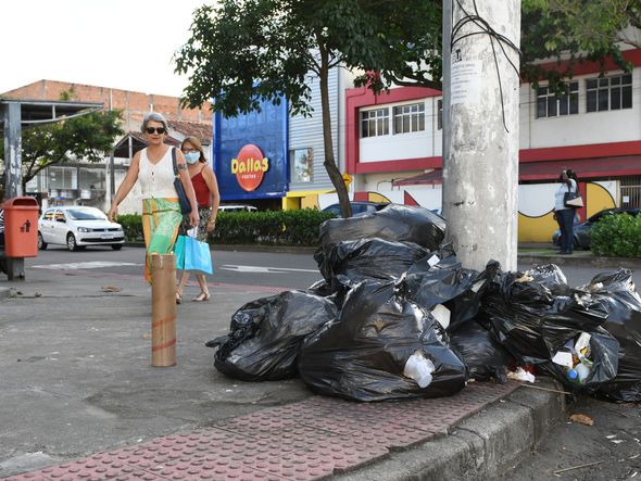 Lixo nas ruas de Jardim Camburi por Fernando Madeira