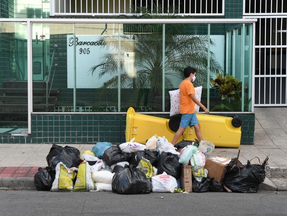 Lixo nas ruas de Jardim Camburi por Fernando Madeira