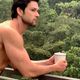 Imagem - Foto: Sergio Marone posa sem camisa e corpão sarado impressiona