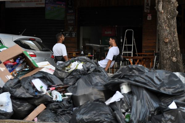 Lixo acumulado nas ruas de Jardim da Penha por Fernando Madeira