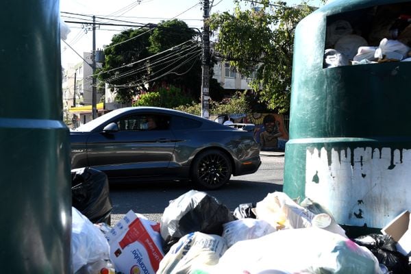 Lixo acumulado nas ruas de Jardim da Penha por Fernando Madeira