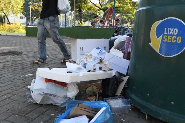 Lixo acumulado nas ruas de Jardim da Penha por Fernando Madeira