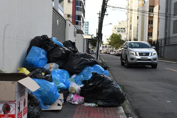 Lixo nas ruas de Jardim Camburi