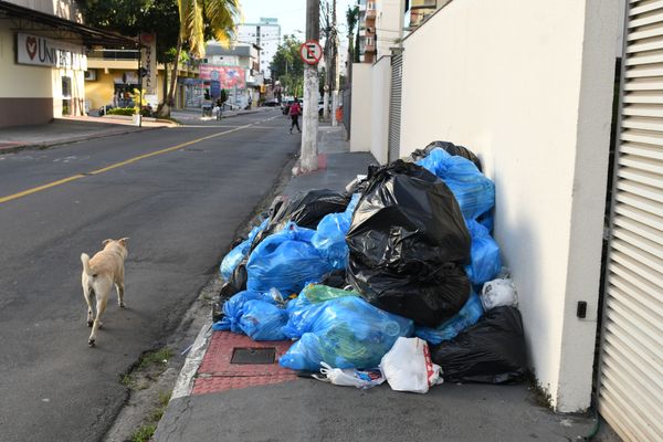 Lixo nas ruas de Jardim Camburi por Fernando Madeira