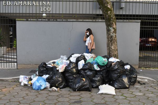 Lixo nas ruas de Jardim Camburi por Fernando Madeira