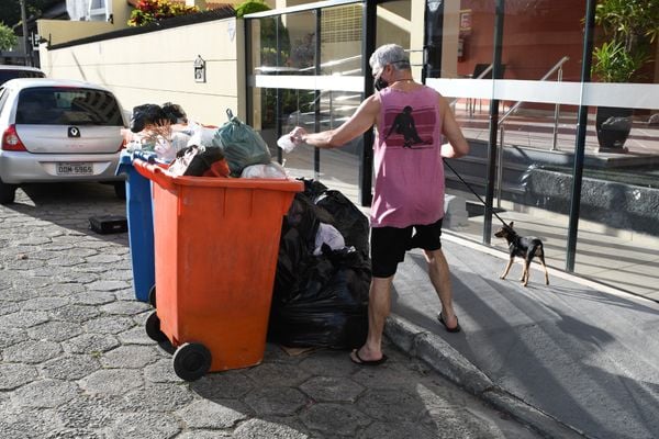 Lixo nas ruas de Jardim Camburi por Fernando Madeira