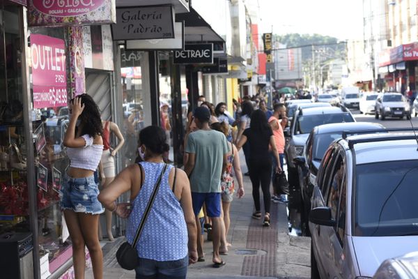 Movimentação do comércio: ruas ficaram cheias na Glória no dia da Black Friday 2020
