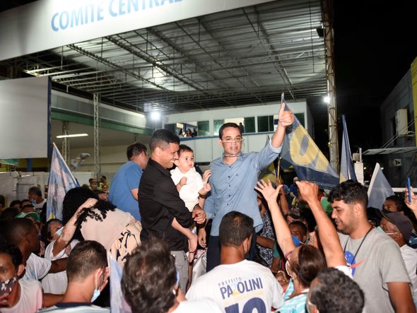 Delegado Pazolini comora eleição para prefeitura de Vitória em seu comitê de campanha em Jardim da Penha por Vitor Jubini
