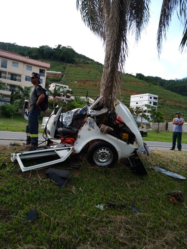 Acidente grave deixa dois mortos e três feridos em Venda Nova do Imigrante por Redes Sociais