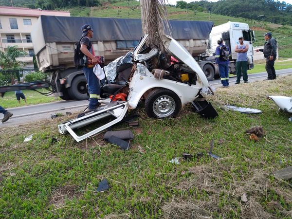Acidente grave deixa dois mortos e três feridos em Venda Nova do Imigrante por Redes Sociais