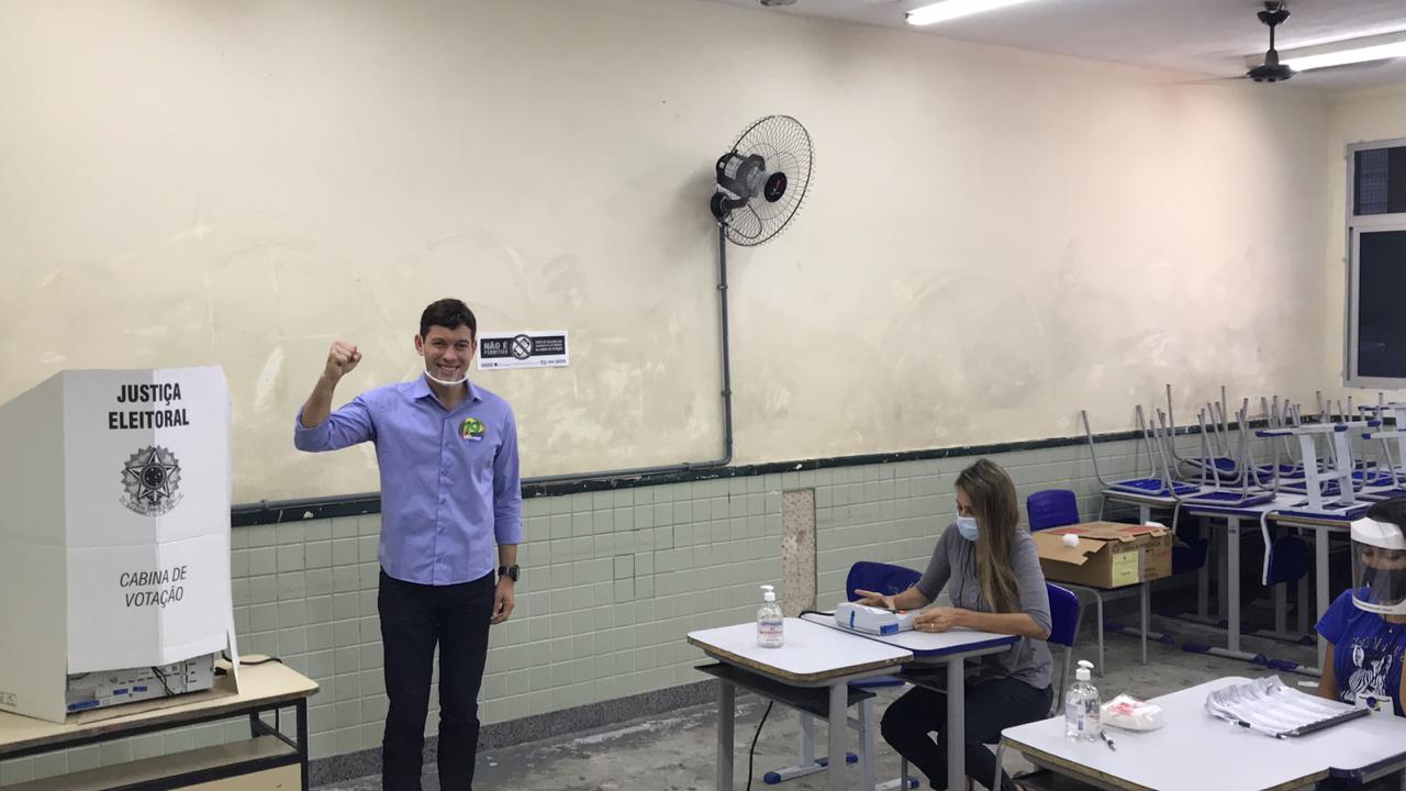 Arnaldinho Borgo vota em Vila Velha