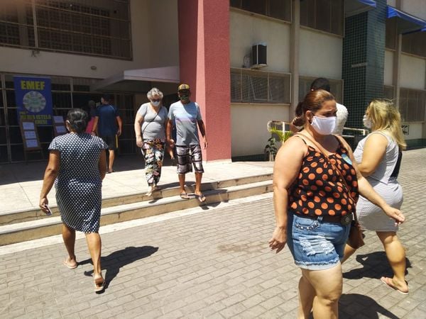 As máscaras protetoras marcaram presença também no segundo turno das eleições, na Escola Municipal de Ensino Fundamental (EMEF) Professora Maria Istela Modonesi, em Bairro das Laranjeiras, em Jacaraípe.