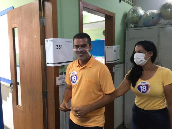 Candidato à Prefeitura da Serra, Fabio Duarte votou nesta manhã em Pitanga por Vinícius Viana
