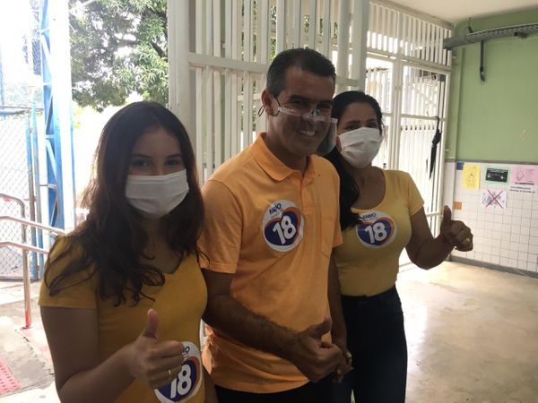 Candidato à Prefeitura da Serra, Fábio Duarte votou nesta manhã em Pitanga por Vinícius Viana