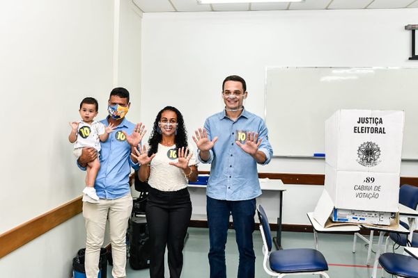 Delegado Pazolini vota em Vitória 