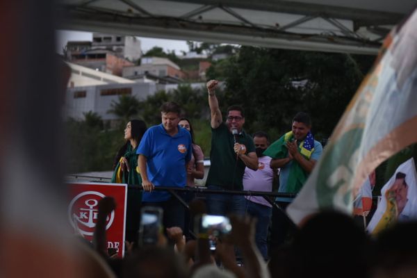 Euclério Sampaio ao lado do deputado estadual Marcelo Santos (Podemos) na festa da vitória em Cariacica por Fernando Madeira