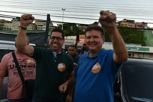 Euclério Sampaio ao lado do deputado estadual Marcelo Santos (Podemos) na festa da vitória em Cariacica por Fernando Madeira