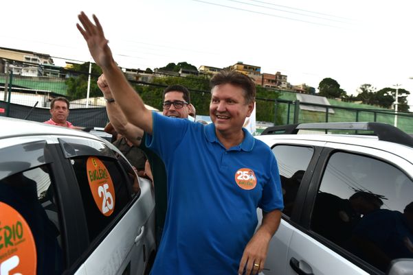 Euclério Sampaio, do DEM,  é eleito prefeito de Cariacica com 58,69% dos votos 