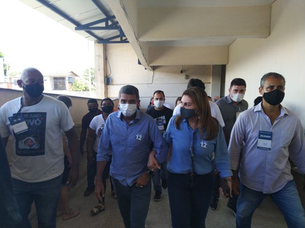 Sérgio Vidigal (PDT) chegou acompanhado da mulher Sueli Vidigal.  por Elis Carvalho 